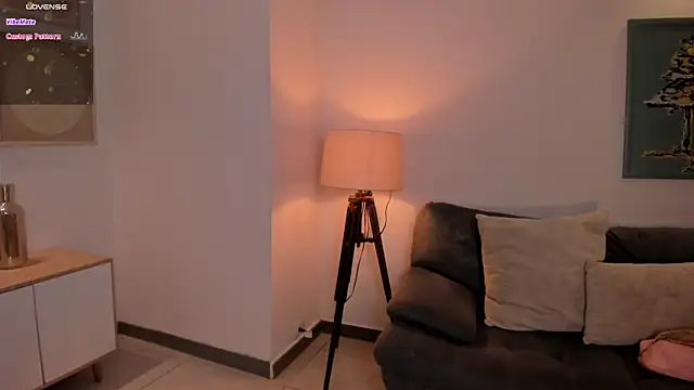 Snapshot of MartinnaBonnet chatting on 02/19/25, 11:25 MartinnaBonnet online show from 02/19/25, 11:25