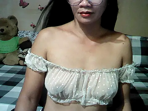 Snapshot of Mia_Rein chatting on 06/07/26, 02:11 Mia Rein online show from 06/07/26, 02:11