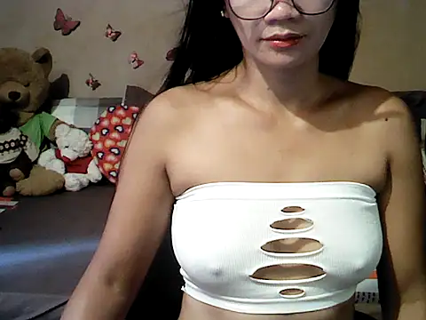Snapshot of Mia_Rein chatting on 07/02/26, 12:44 Mia Rein online show from 07/02/26, 12:44