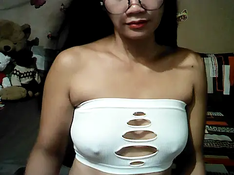 Snapshot of Mia_Rein chatting on 07/16/26, 02:03 Mia Rein online show from 07/16/26, 02:03