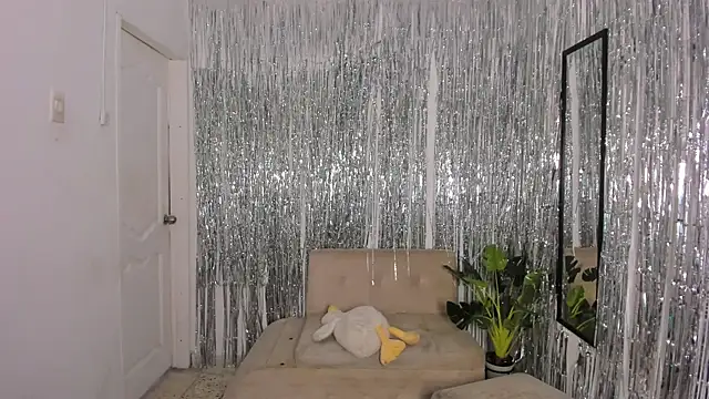 Snapshot of hornyprincess__ chatting on 12/21/25, 06:09 hornyprincess online show from 12/21/25, 06:09