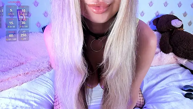 Snapshot of Briana_Lovs chatting on 06/15/26, 04:12 Briana Lovs online show from 06/15/26, 04:12