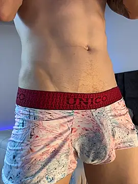 Snapshot of tommylongxx chatting on 12/03/25, 01:28 tommylongxx online show from 12/03/25, 01:28