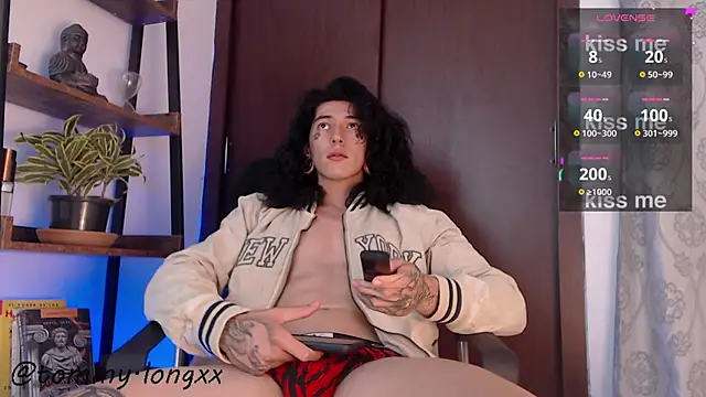 Snapshot of tommylongxx chatting on 09/19/25, 01:53 tommylongxx online show from 09/19/25, 01:53