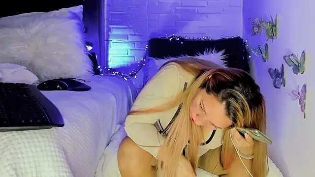 Snapshot of AndreaLombana chatting on 01/14/25, 07:43 AndreaLombana online show from 01/14/25, 07:43