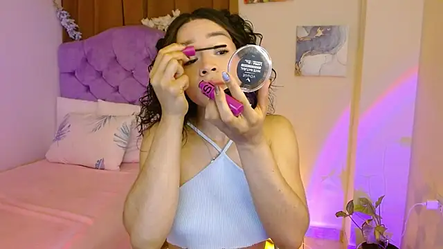 Snapshot of kiarablue chatting on 11/26/25, 01:38 kiarablue online show from 11/26/25, 01:38