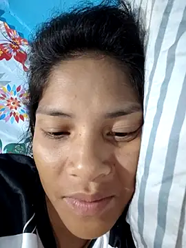 Snapshot of prettyyoung_mom23 chatting on 09/09/25, 02:37 prettyyoung mom23 online show from 09/09/25, 02:37