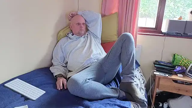 Snapshot of DaddyCumBumZA chatting on 06/07/26, 12:32 DaddyCumBumZA online show from 06/07/26, 12:32