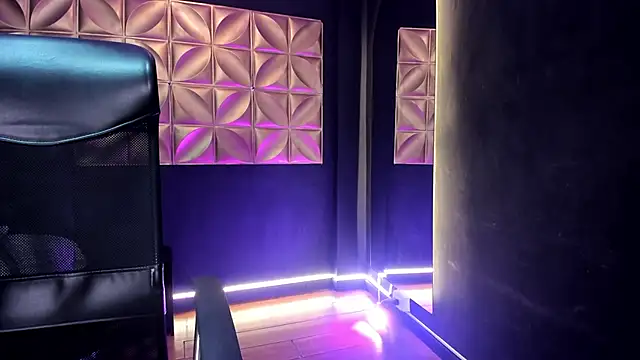 Laurenhillcute14 online show from 04/20/26, 06:53