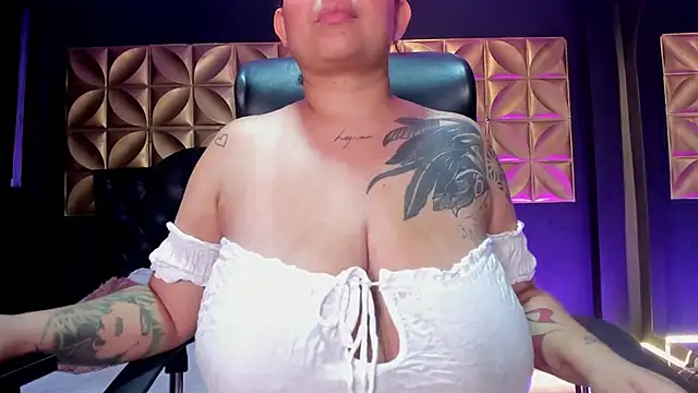 Laurenhillcute14 online show from 04/13/26, 07:18