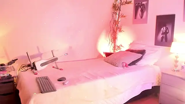 Snapshot of Alicee_Levine chatting on 11/08/25, 10:13 Alicee Levine online show from 11/08/25, 10:13