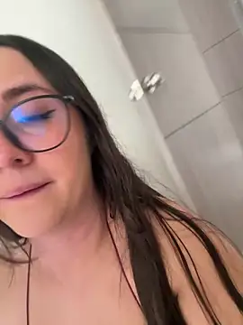 Snapshot of anli5 chatting on 12/17/24, 04:00 anli5 online show from 12/17/24, 04:00