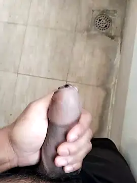 Snapshot of hOrnybOy_369 chatting on 01/21/25, 12:18 hOrnybOy 369 online show from 01/21/25, 12:18