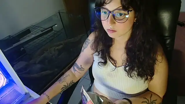 Snapshot of myamillor chatting on 01/10/25, 10:04 myamillor online show from 01/10/25, 10:04