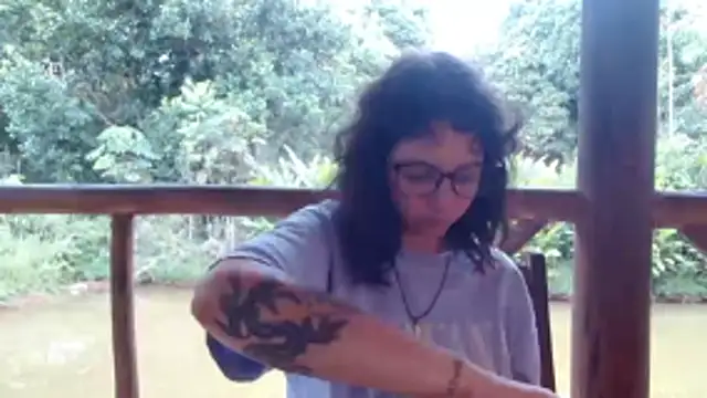 Snapshot of myamillor chatting on 11/10/25, 02:33 myamillor online show from 11/10/25, 02:33