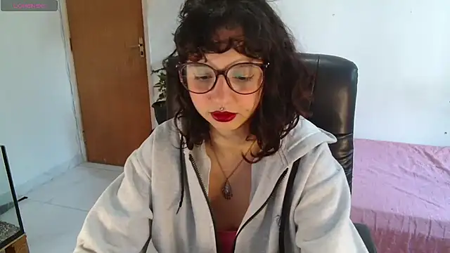 Snapshot of myamillor chatting on 10/23/25, 11:53 myamillor online show from 10/23/25, 11:53