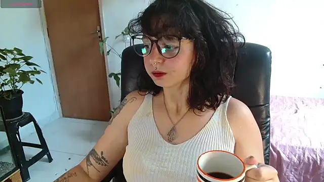 Snapshot of myamillor chatting on 10/29/25, 11:20 myamillor online show from 10/29/25, 11:20