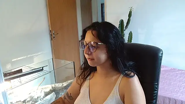 Snapshot of myamillor chatting on 02/07/25, 08:31 myamillor online show from 02/07/25, 08:31
