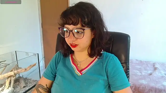Snapshot of myamillor chatting on 09/29/25, 12:44 myamillor online show from 09/29/25, 12:44