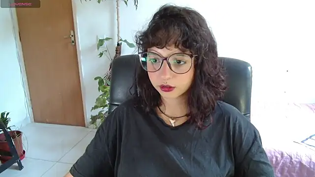 Snapshot of myamillor chatting on 11/20/25, 02:40 myamillor online show from 11/20/25, 02:40