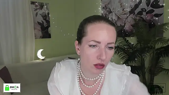 Snapshot of Queenymel chatting on 06/28/26, 04:24 Queenymel online show from 06/28/26, 04:24