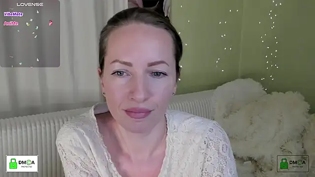 Queenymel online show from 12/18/25, 01:48