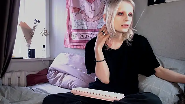 Alien Bella online show from 02/27/26, 12:27