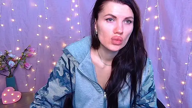 Snapshot of MilaLoona chatting on 02/22/26, 07:33 MilaLoona online show from 02/22/26, 07:33