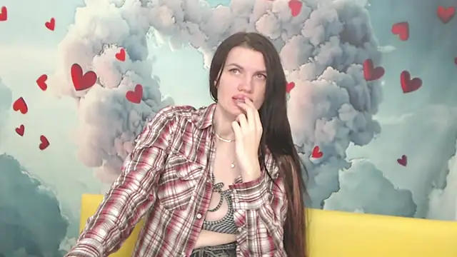 Snapshot of MilaLoona chatting on 02/15/25, 01:27 MilaLoona online show from 02/15/25, 01:27