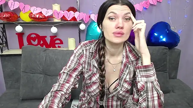 Snapshot of MilaLoona chatting on 02/13/25, 04:28 MilaLoona online show from 02/13/25, 04:28