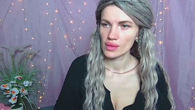 MilaLoona online show from 04/17/26, 06:05