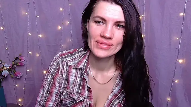 Snapshot of MilaLoona chatting on 02/24/26, 07:31 MilaLoona online show from 02/24/26, 07:31