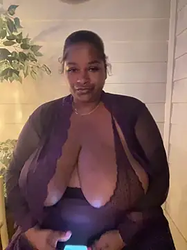 Snapshot of BigFineSelena chatting on 10/11/25, 11:50 BigFineSelena online show from 10/11/25, 11:50