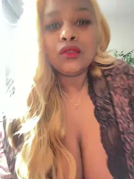 Snapshot of BigFineSelena chatting on 01/15/25, 04:00 BigFineSelena online show from 01/15/25, 04:00