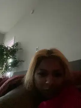 Snapshot of BigFineSelena chatting on 02/14/25, 08:37 BigFineSelena online show from 02/14/25, 08:37