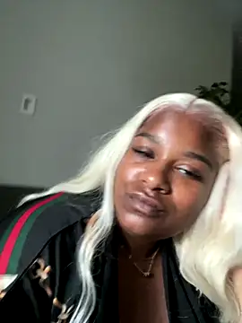 Snapshot of BigFineSelena chatting on 09/17/25, 11:07 BigFineSelena online show from 09/17/25, 11:07