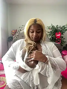 Snapshot of BigFineSelena chatting on 02/02/25, 03:07 BigFineSelena online show from 02/02/25, 03:07