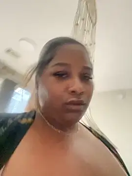 Snapshot of BigFineSelena chatting on 10/12/25, 03:46 BigFineSelena online show from 10/12/25, 03:46