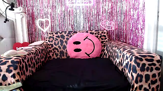 Snapshot of BigFineSelena chatting on 03/10/25, 01:10 BigFineSelena online show from 03/10/25, 01:10