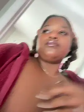 BigFineSelena online show from 05/18/26, 03:06