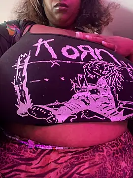 BigFineSelena online show from 05/03/26, 01:47