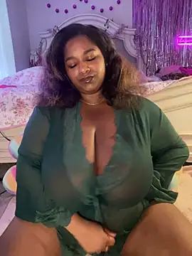 Snapshot of BigFineSelena chatting on 03/17/26, 11:30 BigFineSelena online show from 03/17/26, 11:30