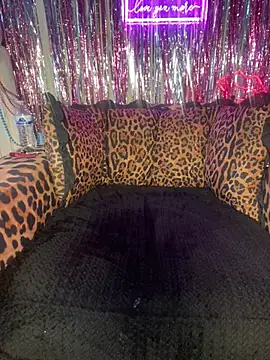 Snapshot of BigFineSelena chatting on 04/15/26, 11:16 BigFineSelena online show from 04/15/26, 11:16