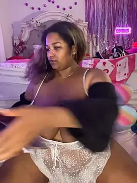 Snapshot of BigFineSelena chatting on 03/01/26, 02:44 BigFineSelena online show from 03/01/26, 02:44