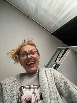 adella13 online show from 12/17/24, 08:01