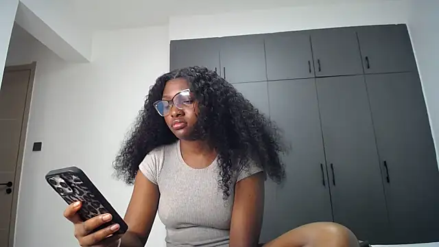 Snapshot of Pretty_Liya08 chatting on 05/17/26, 05:46 Pretty Liya08 online show from 05/17/26, 05:46