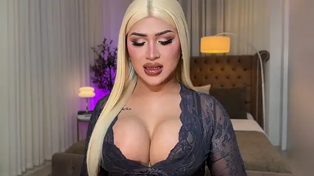 Your Majesty Tyra online show from 10/19/25, 04:04