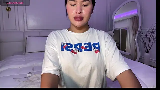 Your Majesty Tyra online show from 06/19/26, 01:50