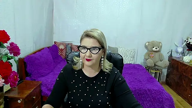 Snapshot of LucilleFenlys chatting on 10/15/25, 08:50 LucilleFenlys online show from 10/15/25, 08:50