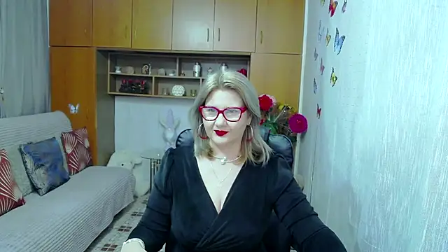 Snapshot of LucilleFenlys chatting on 10/20/25, 09:15 LucilleFenlys online show from 10/20/25, 09:15